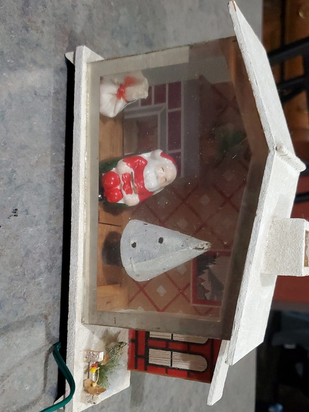 Vintage Japan Light Up Twinkle Shadow Box Santa House
